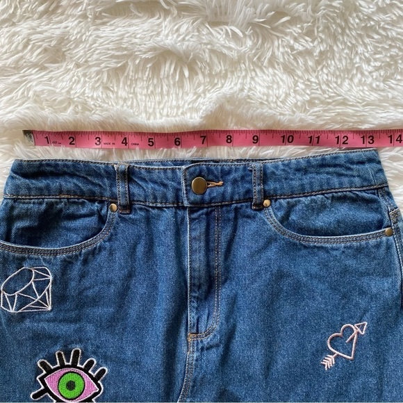 Embroidered patch denim mini skirt - Picture 12 of 12